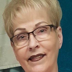 Meet your Posher, Dee